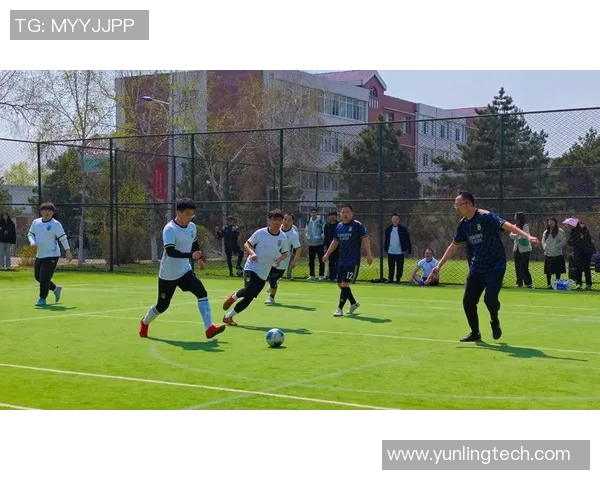 梅州客家迎战武汉队全力争胜展现足球激情与团队精神